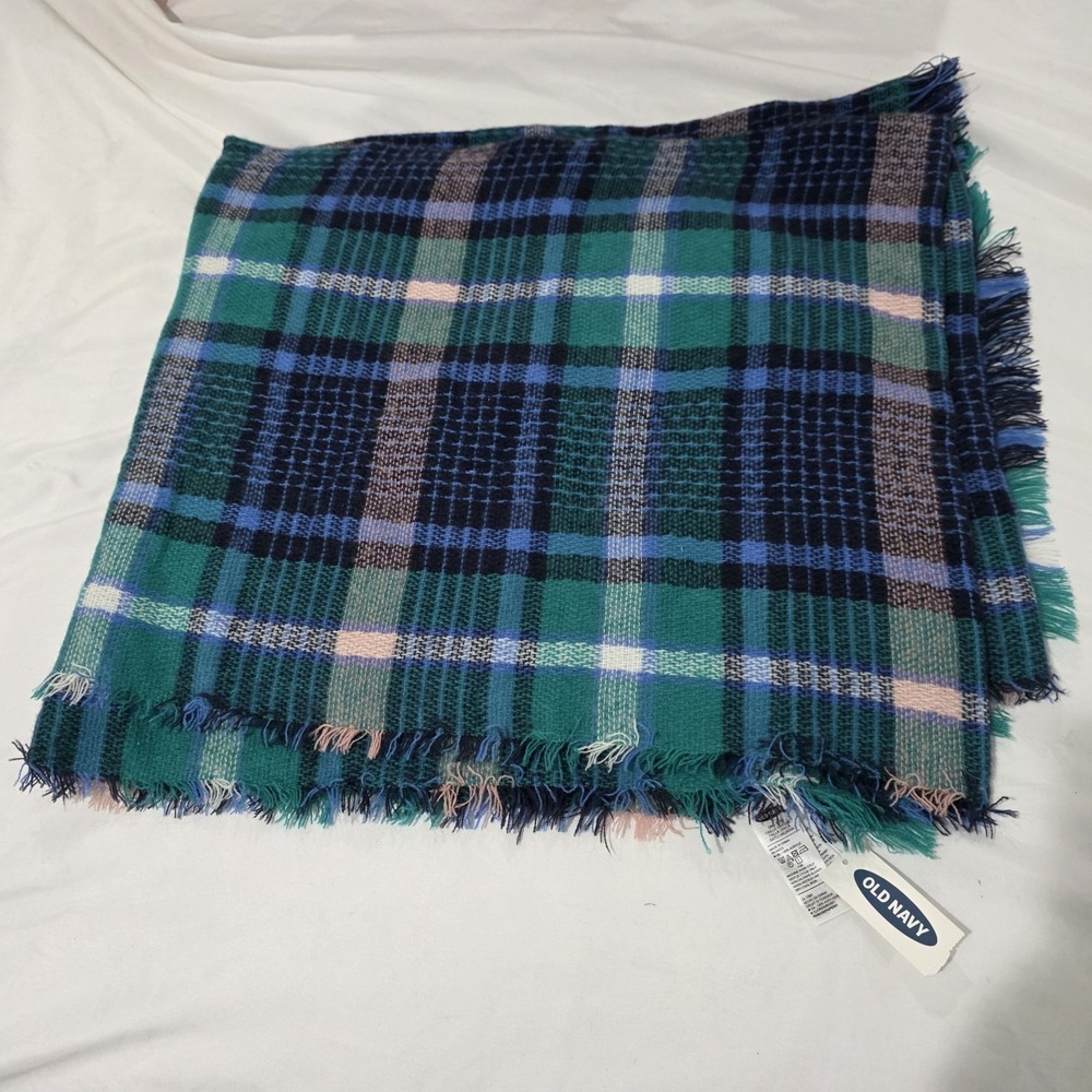 Old‎ Navy Blanket Scarf Plaid Cozy Soft Fringe Hem